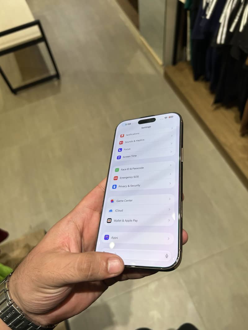 Apple iPhone 16 Pro Max 1