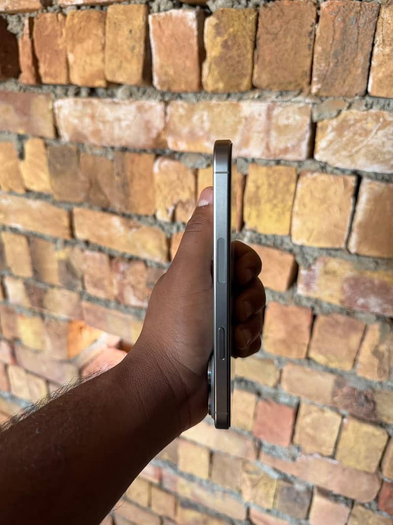Apple iPhone 15 Pro Max 1