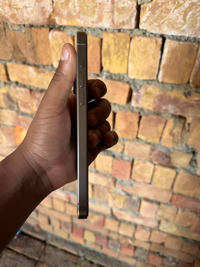Apple iPhone 15 Pro Max 2