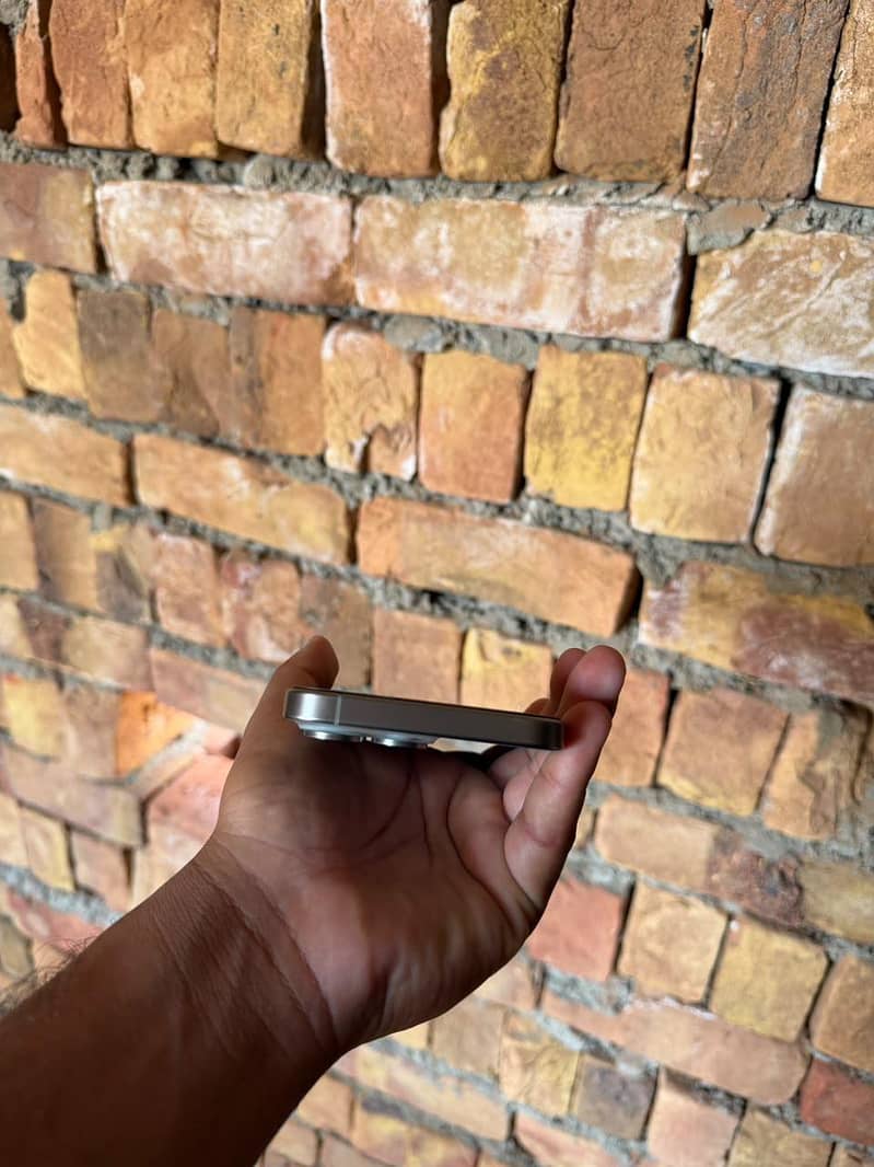 Apple iPhone 15 Pro Max 4