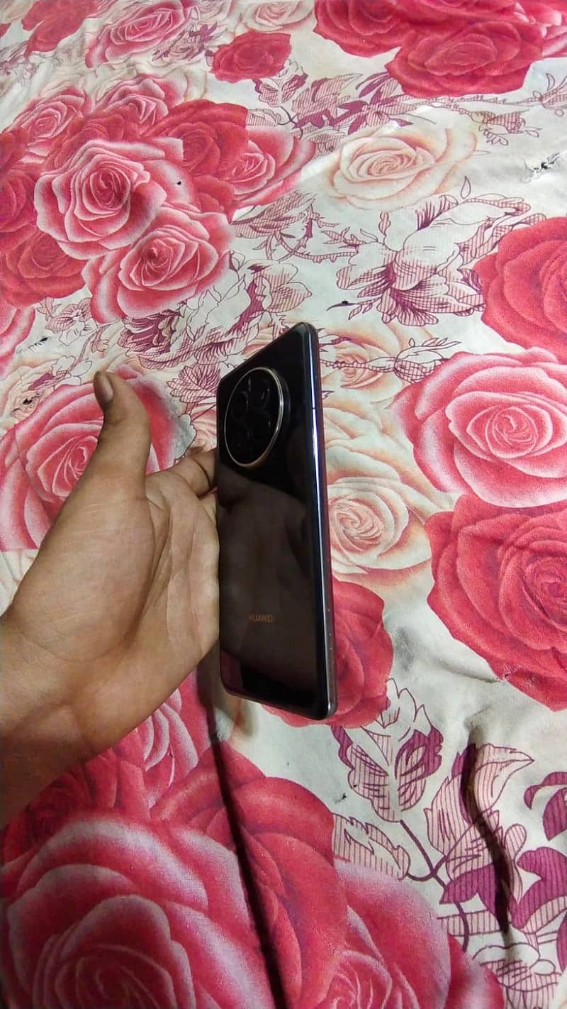 Huawei Mate 50 4