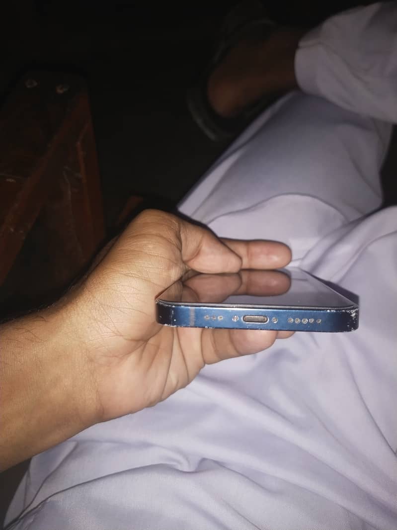 Apple iPhone 13 2