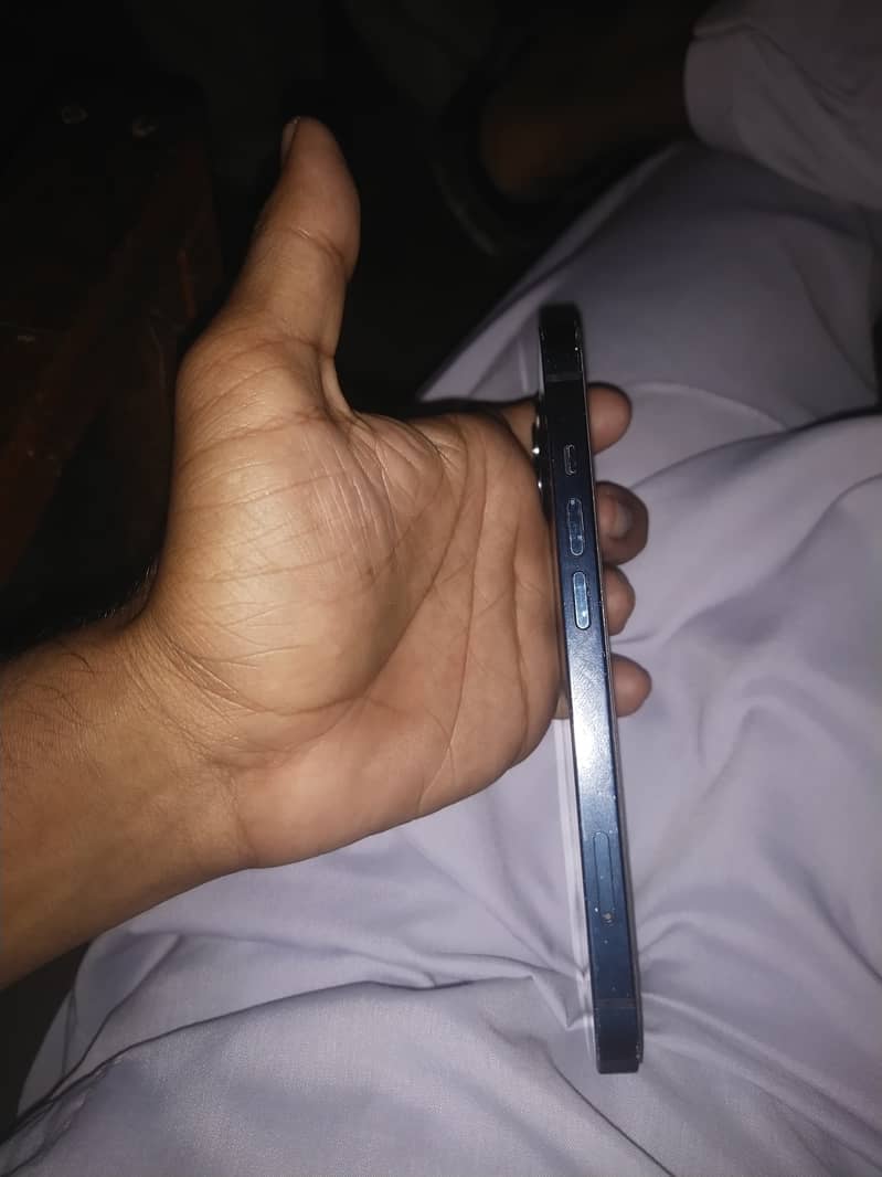 Apple iPhone 13 4