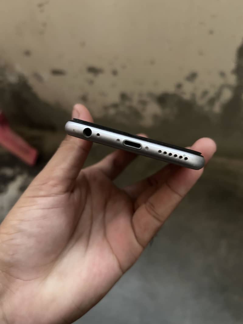Apple iPhone 6S 5