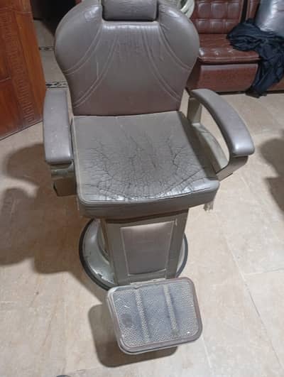 2 shishe, 2 chair, 1 faical trali, 3 counter