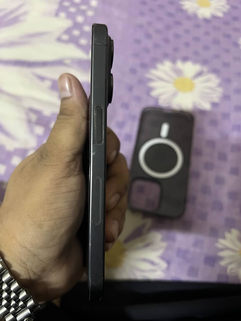 Apple iPhone 15 Pro 3