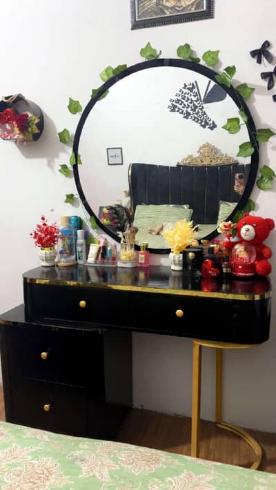 dressing with mirror WhatsApp 03284817636