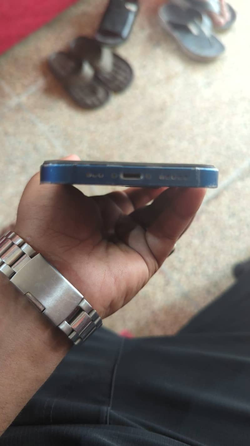 Apple iPhone 12 1