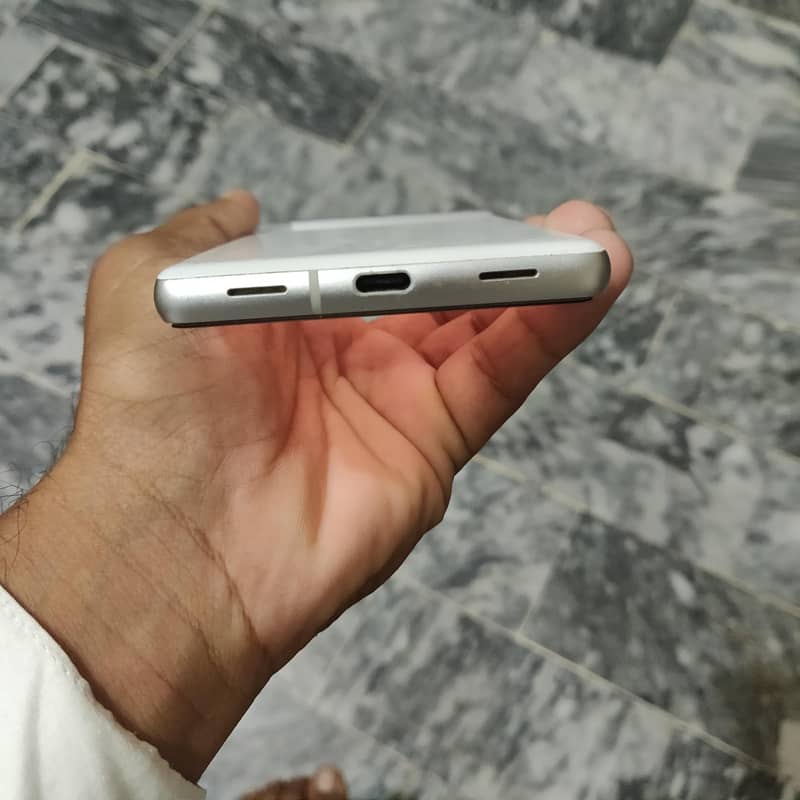Google Pixel 7a 5