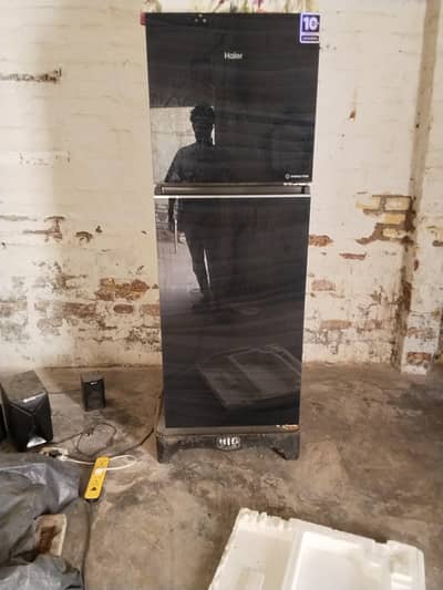 Ghar ke freezer hai bikul a6i halat ma bukiul new only 1 year use ma h