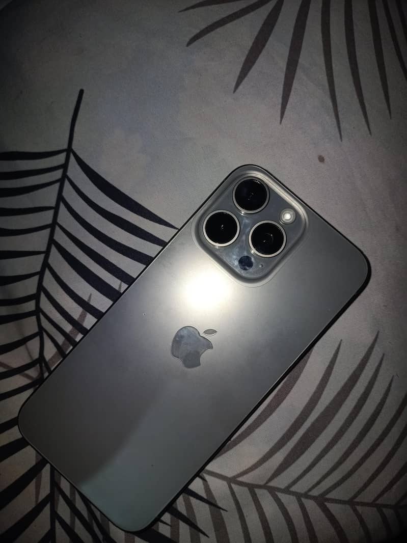 Apple iPhone 15 Pro Max 1