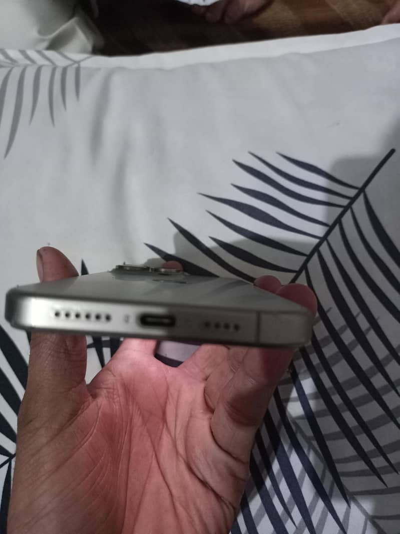 Apple iPhone 15 Pro Max 3