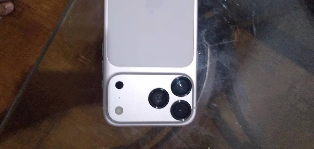 Apple iPhone 17 Pro Max 2