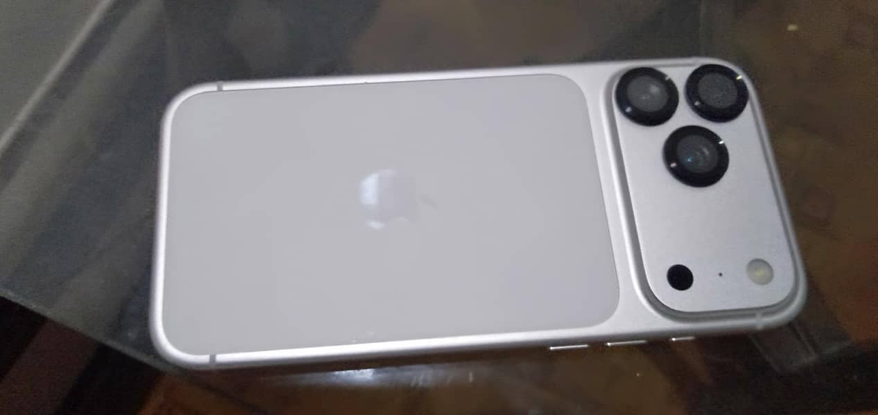 Apple iPhone 17 Pro Max 3
