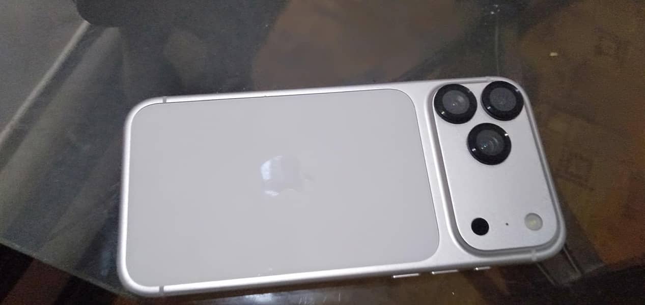 Apple iPhone 17 Pro Max 5