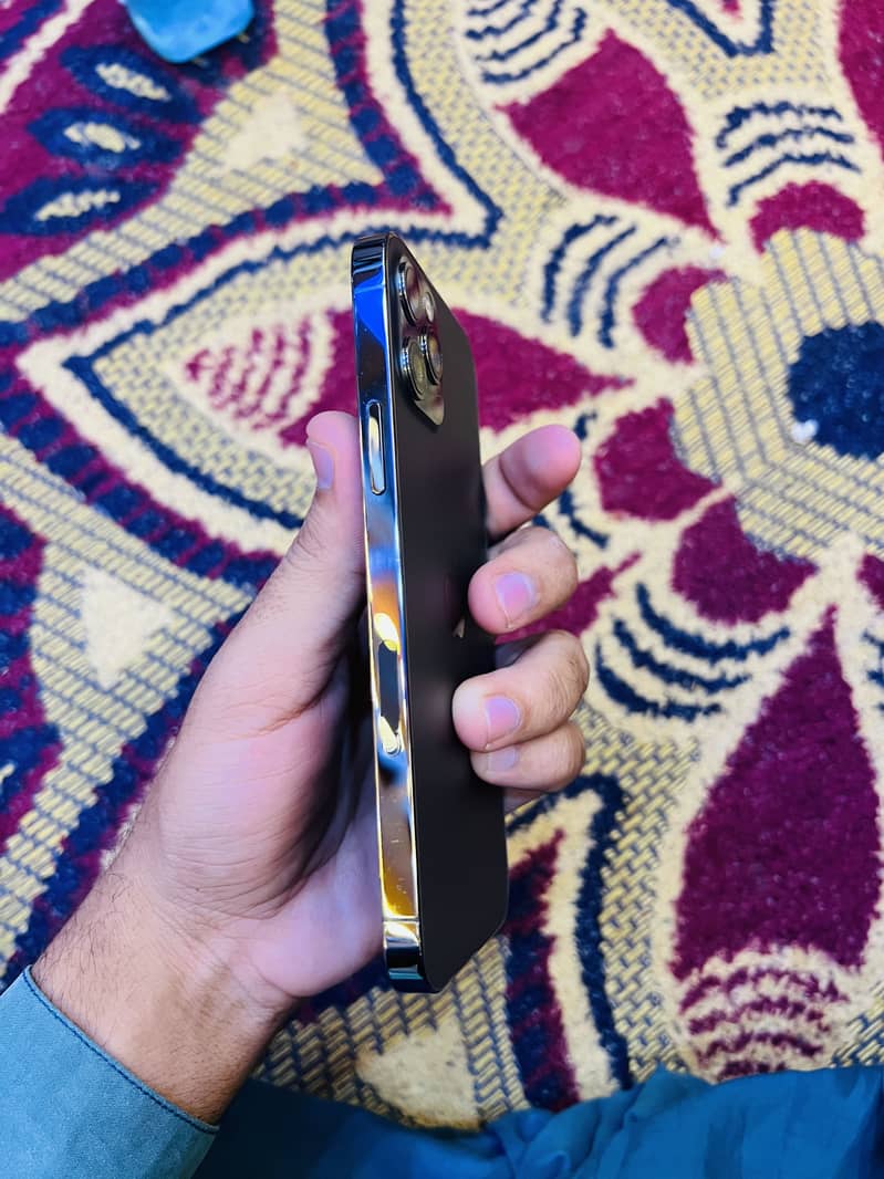 Apple iPhone 12 Pro 2
