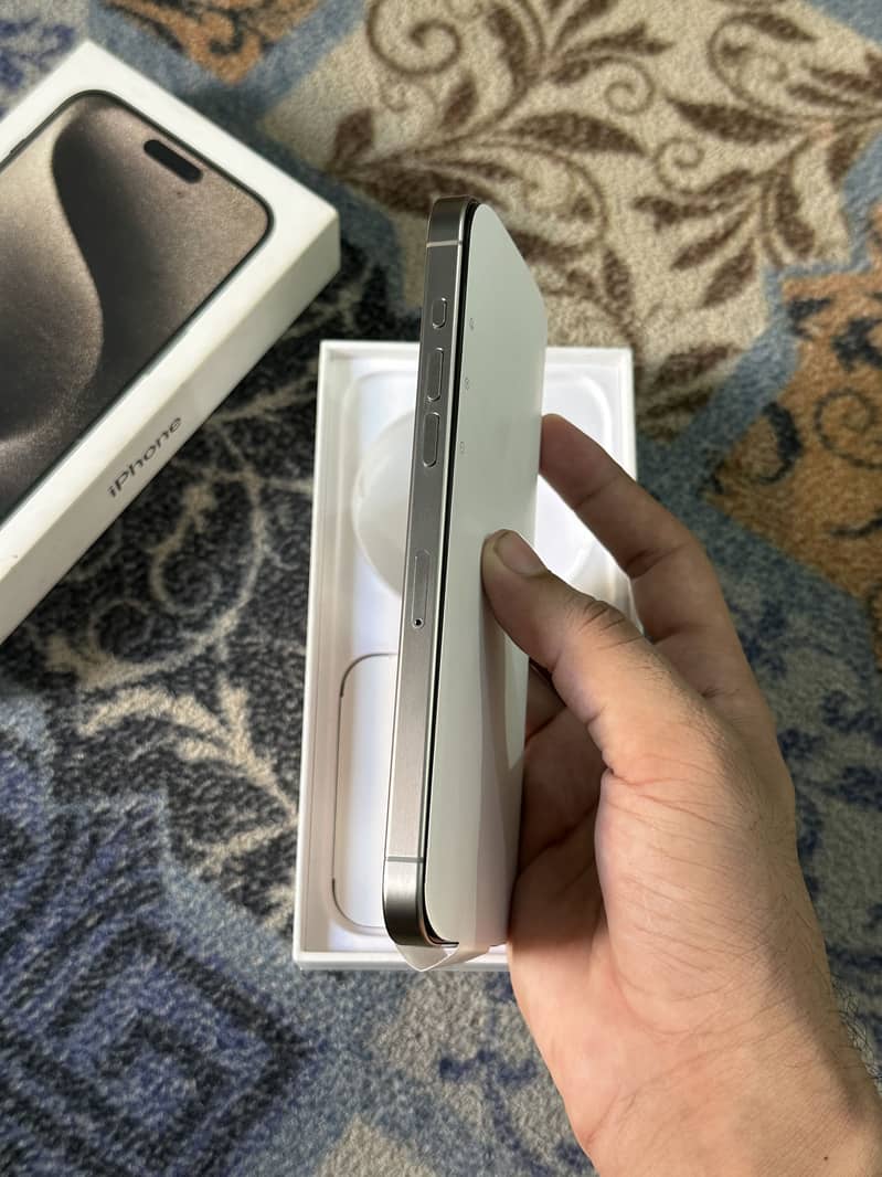 iPhone 15 Pro Max 2