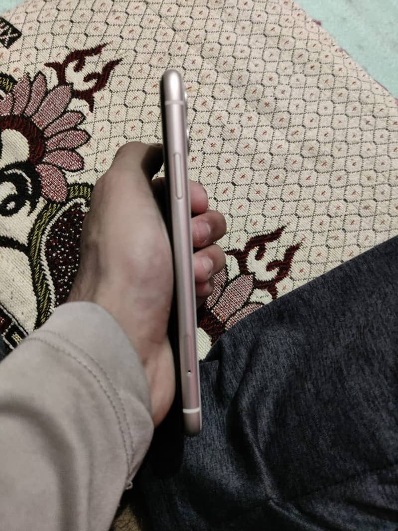 Apple iPhone 11 3