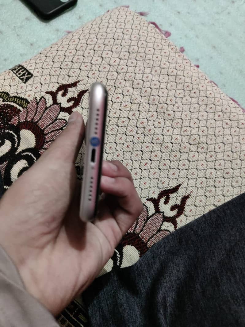 Apple iPhone 11 4