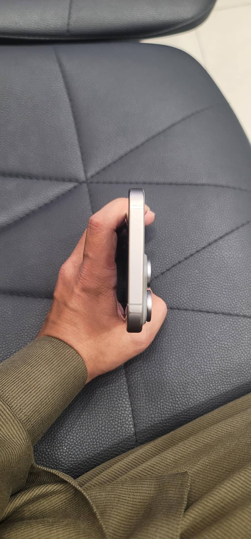 Apple iPhone 15 Pro Max 2