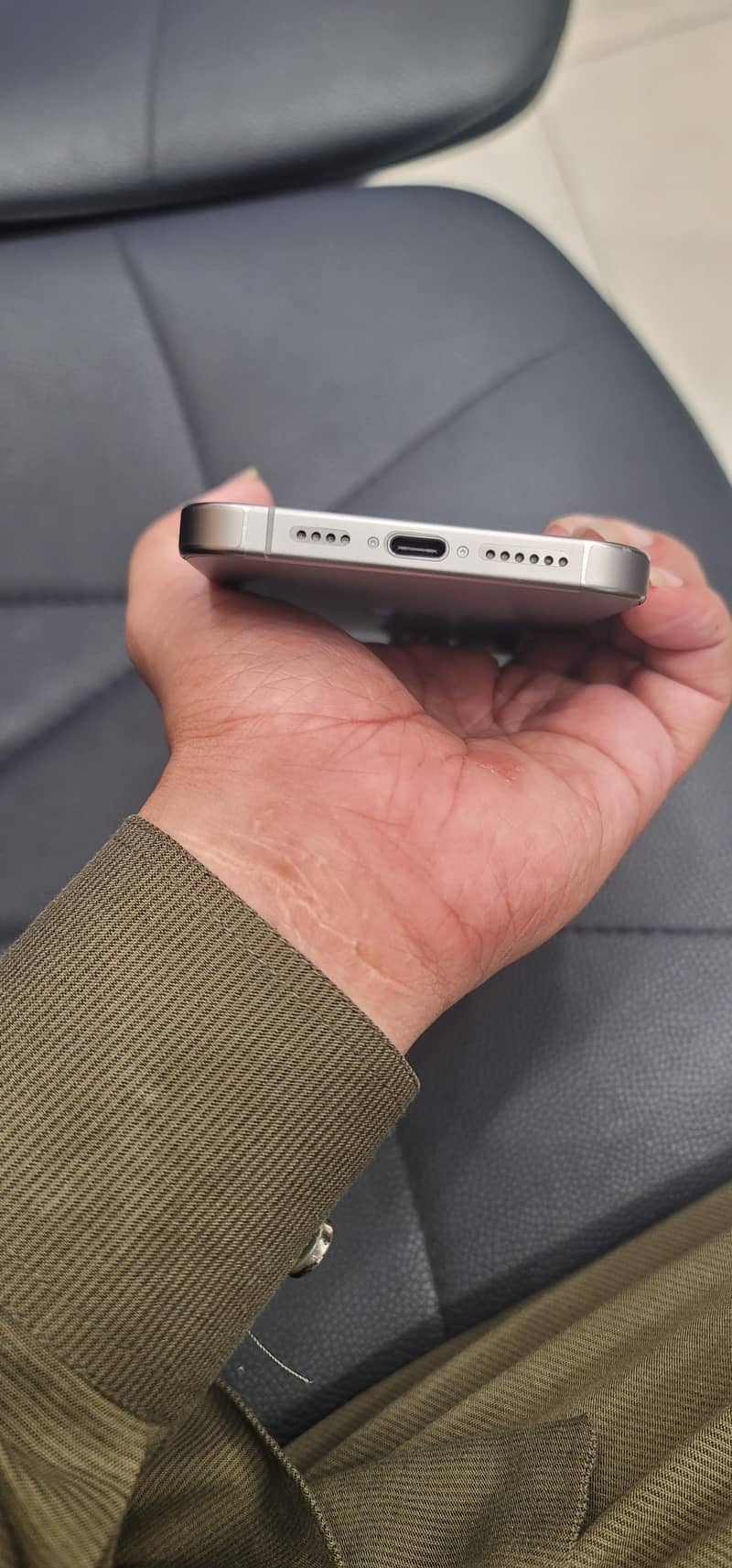 Apple iPhone 15 Pro Max 4
