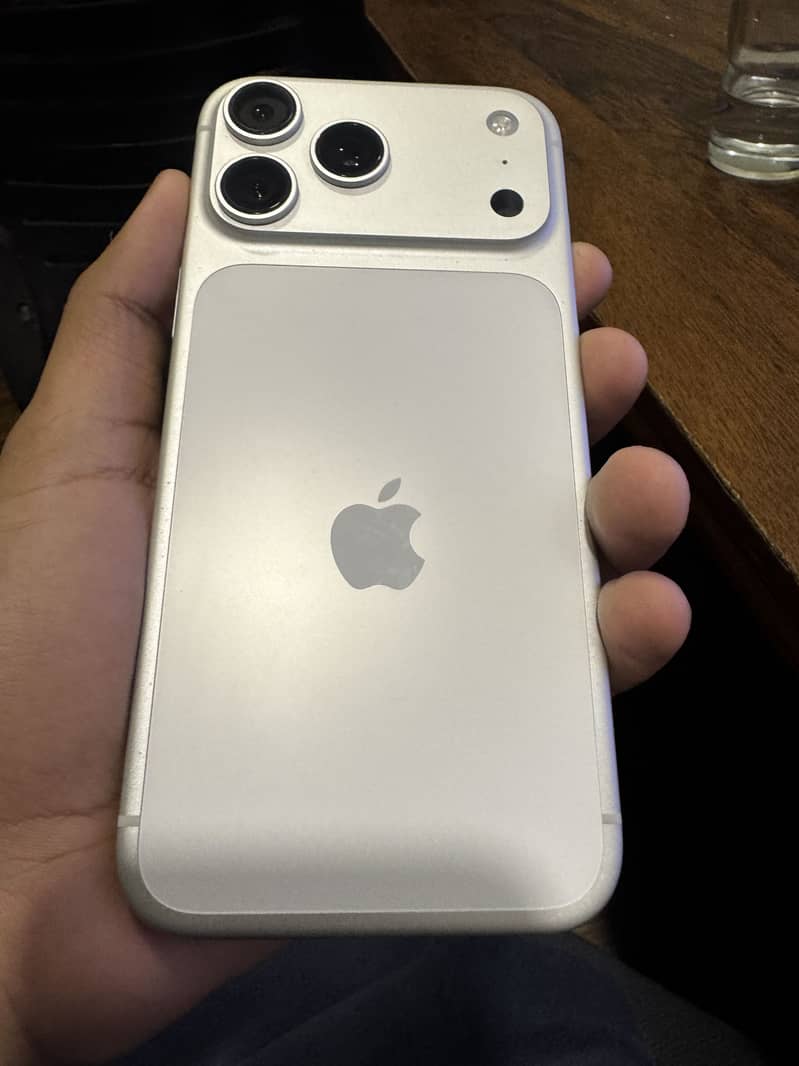 Apple iPhone 17 Pro Max 5