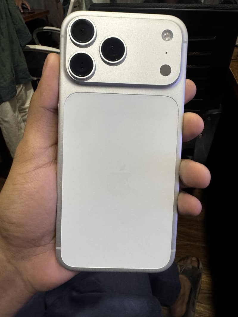 Apple iPhone 17 Pro Max 8