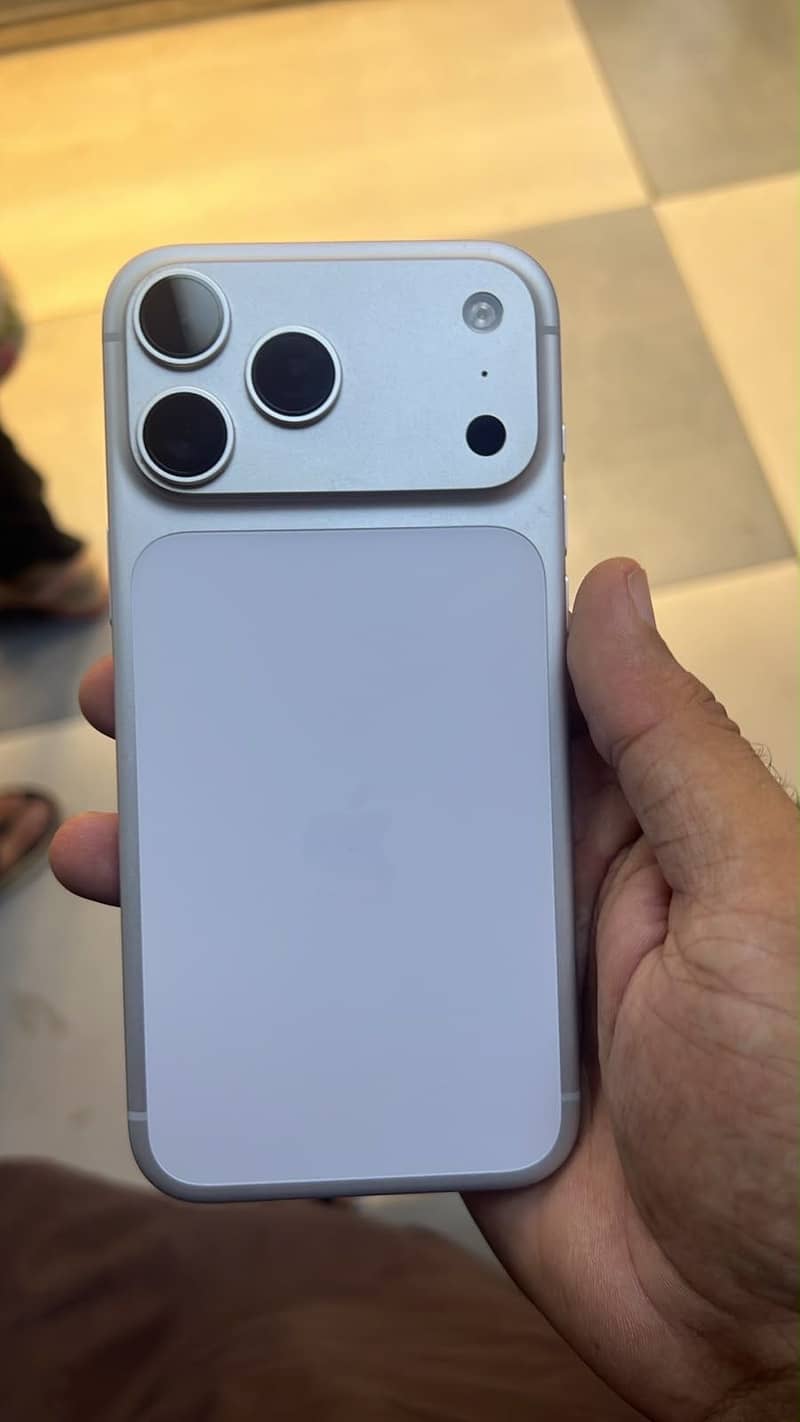 Apple iPhone 17 Pro Max 2