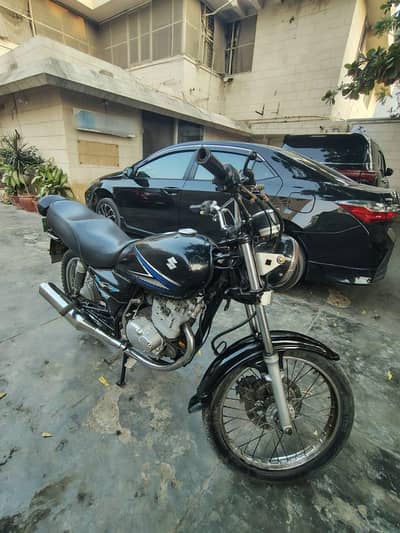 Suzuki GS 150 2015