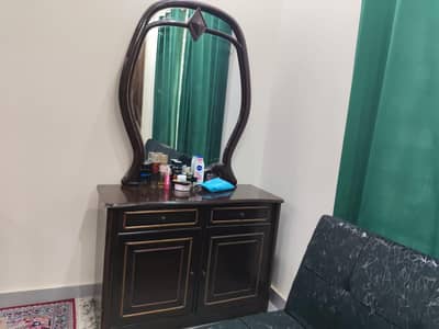 Dressing table