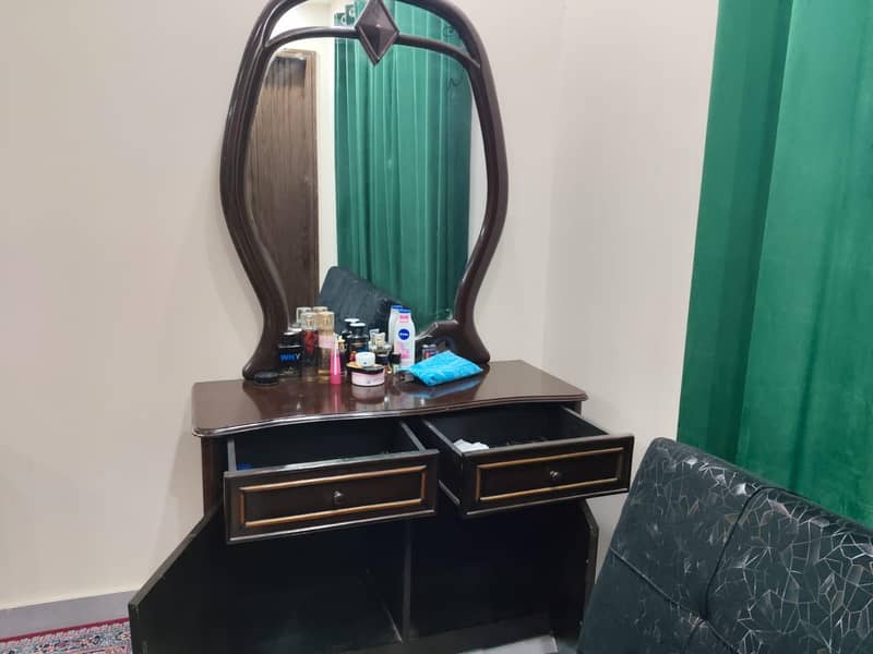 Dressing table 1