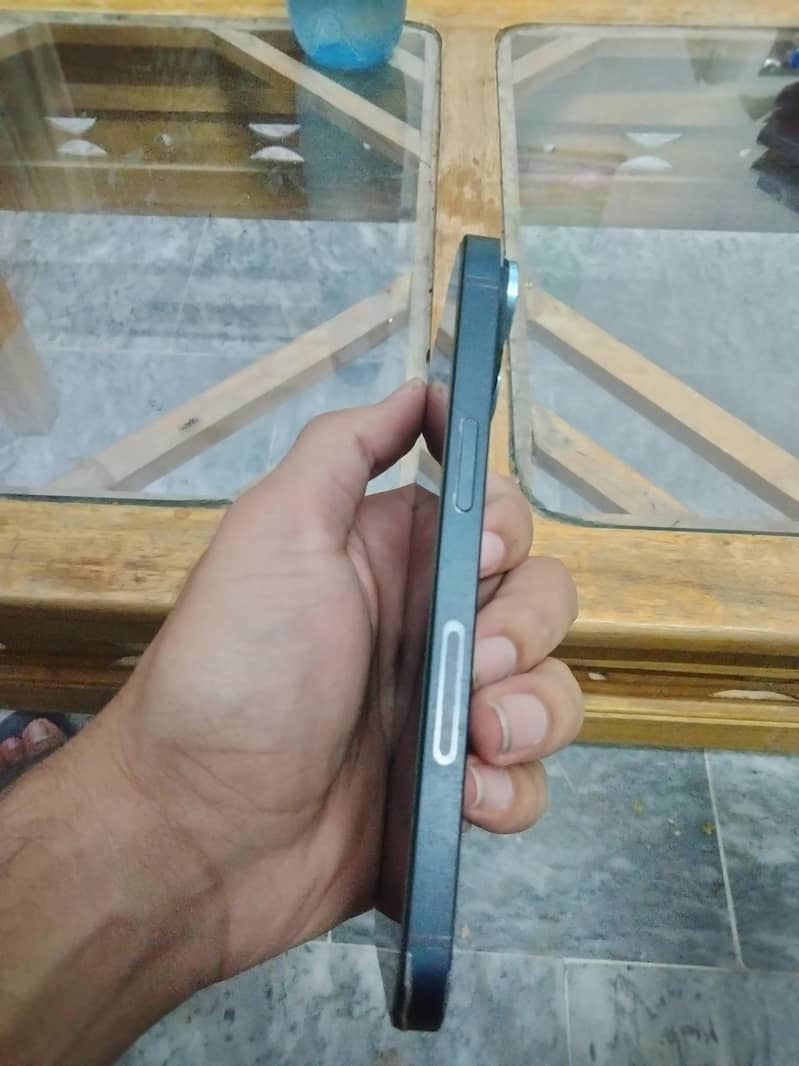 Apple iPhone 14 3
