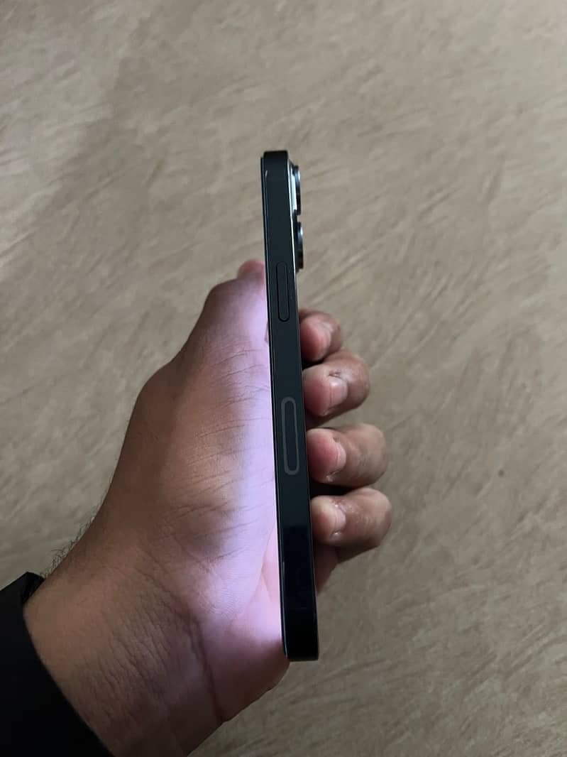 Apple iPhone 13 2