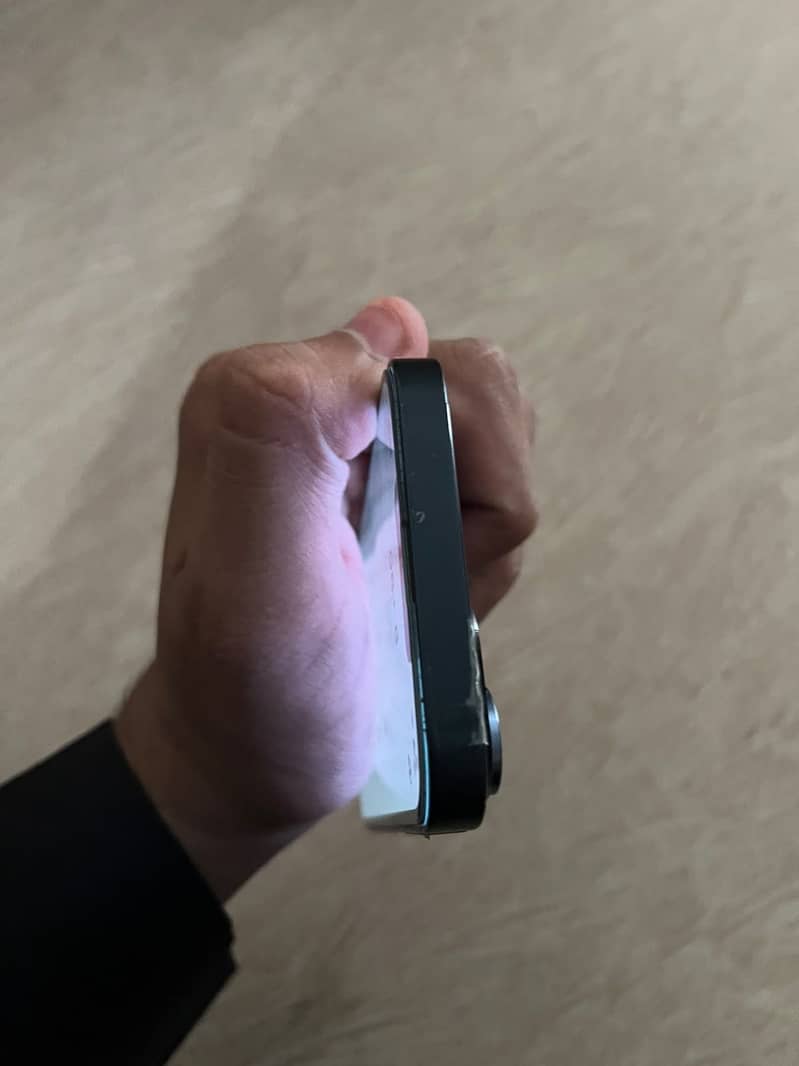 Apple iPhone 13 3