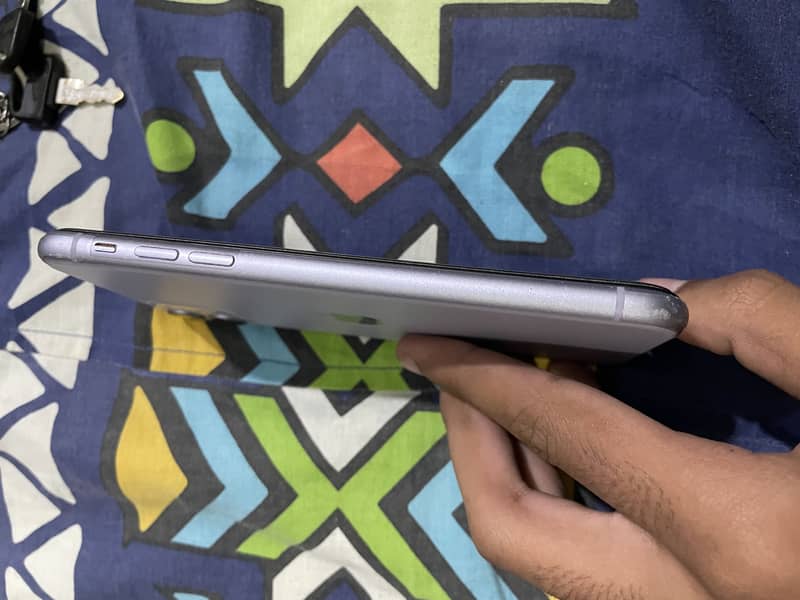 Apple iPhone 11 3