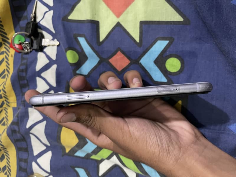 Apple iPhone 11 4