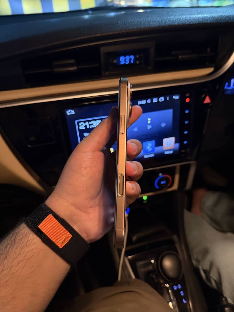Apple iPhone 16 Pro Max 2