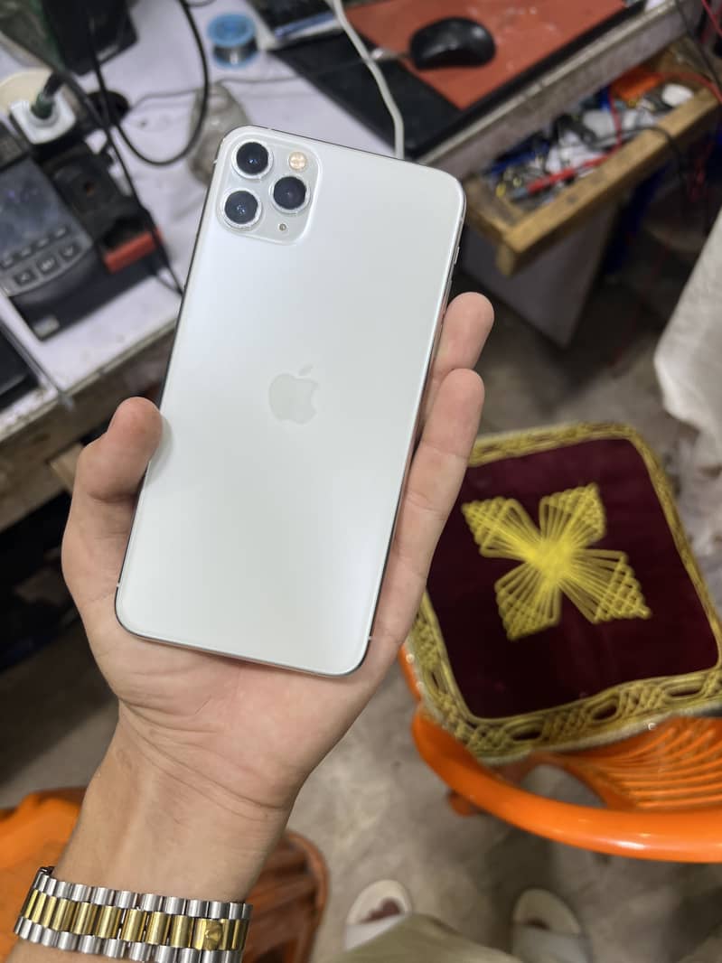 Apple iPhone 11 Pro Max 4