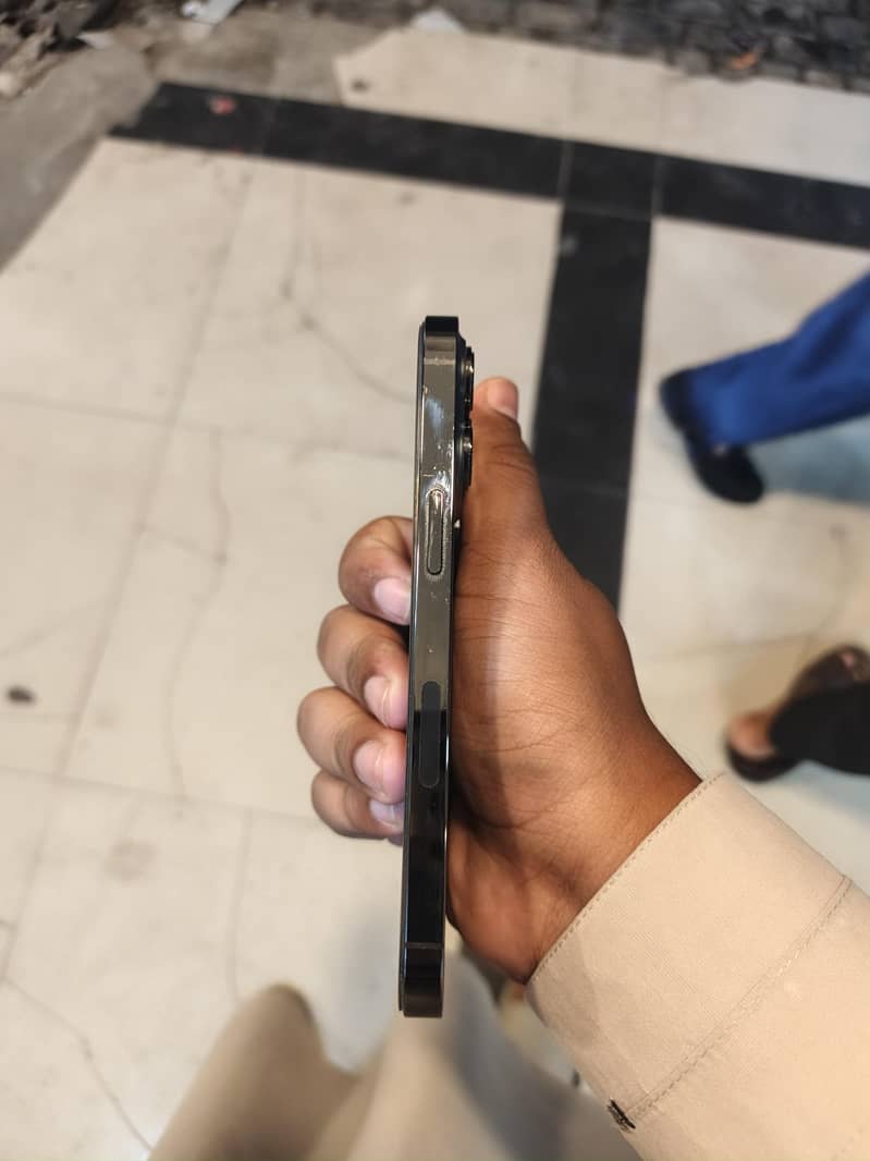 Apple iPhone 13 Pro 1