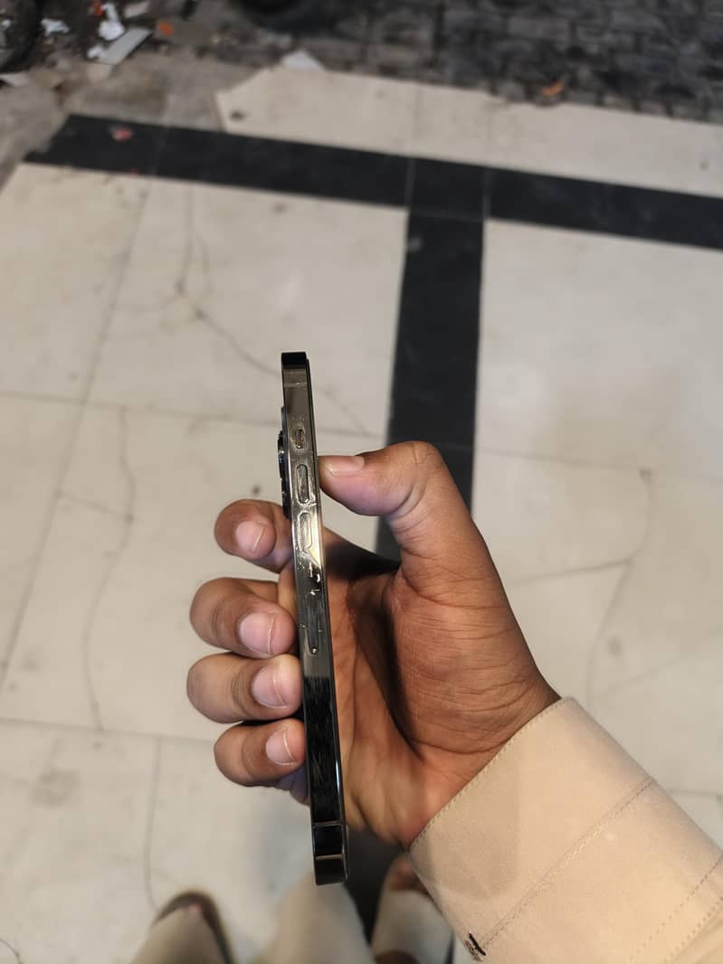 Apple iPhone 13 Pro 3