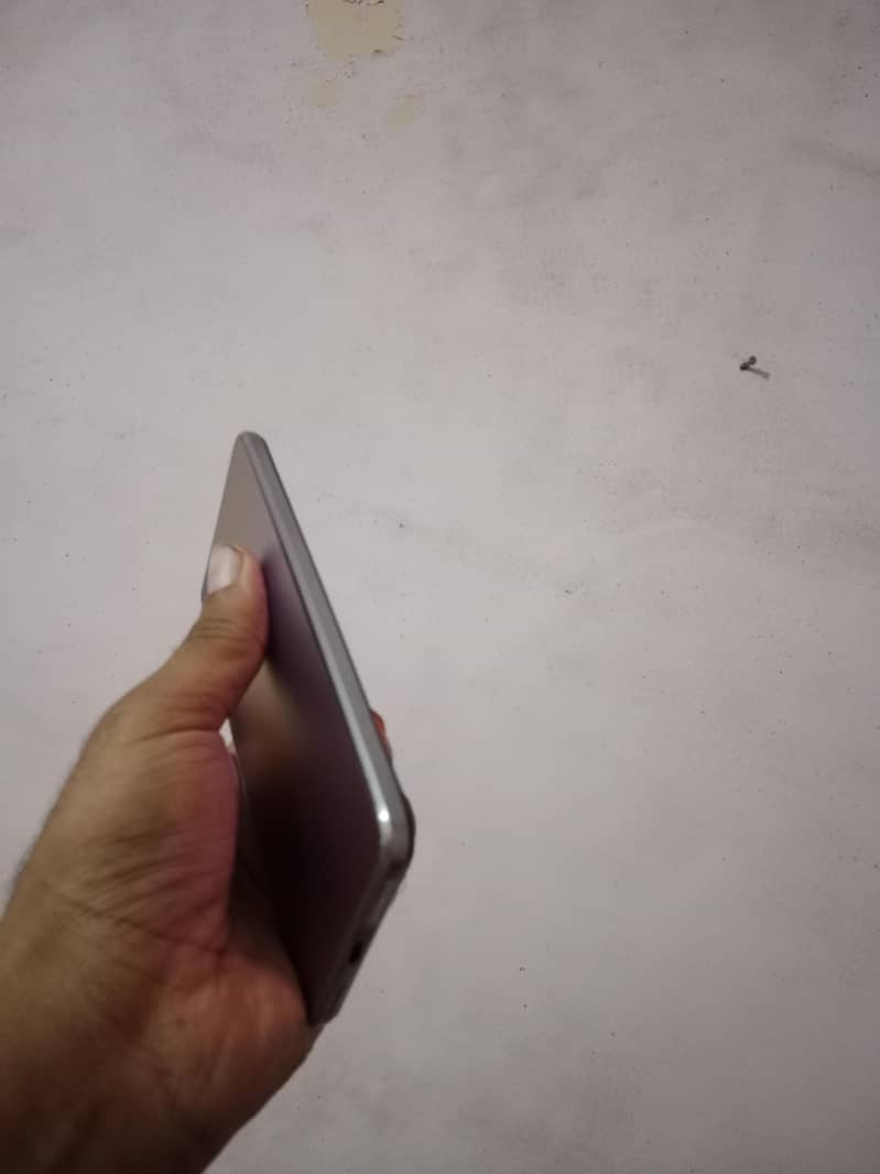 Vivo V21 4