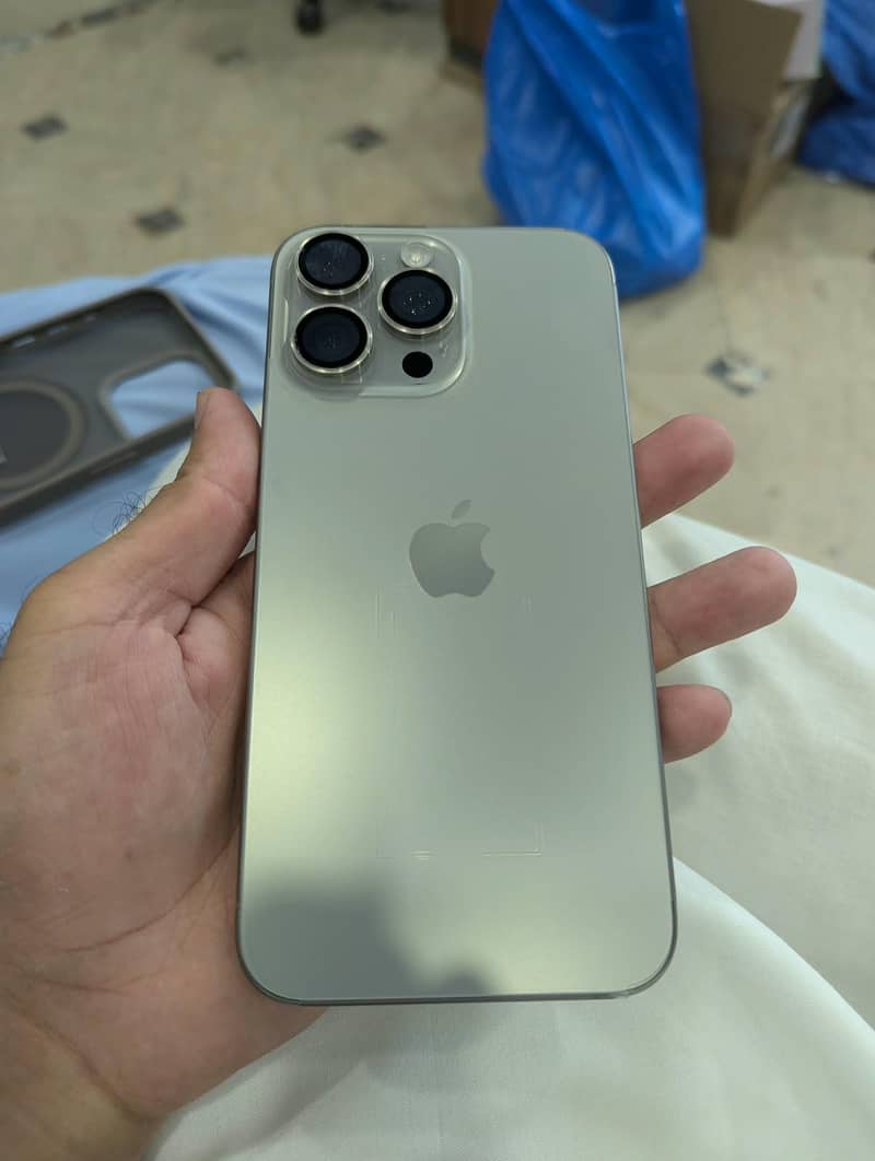 Apple iPhone 15 Pro Max 1