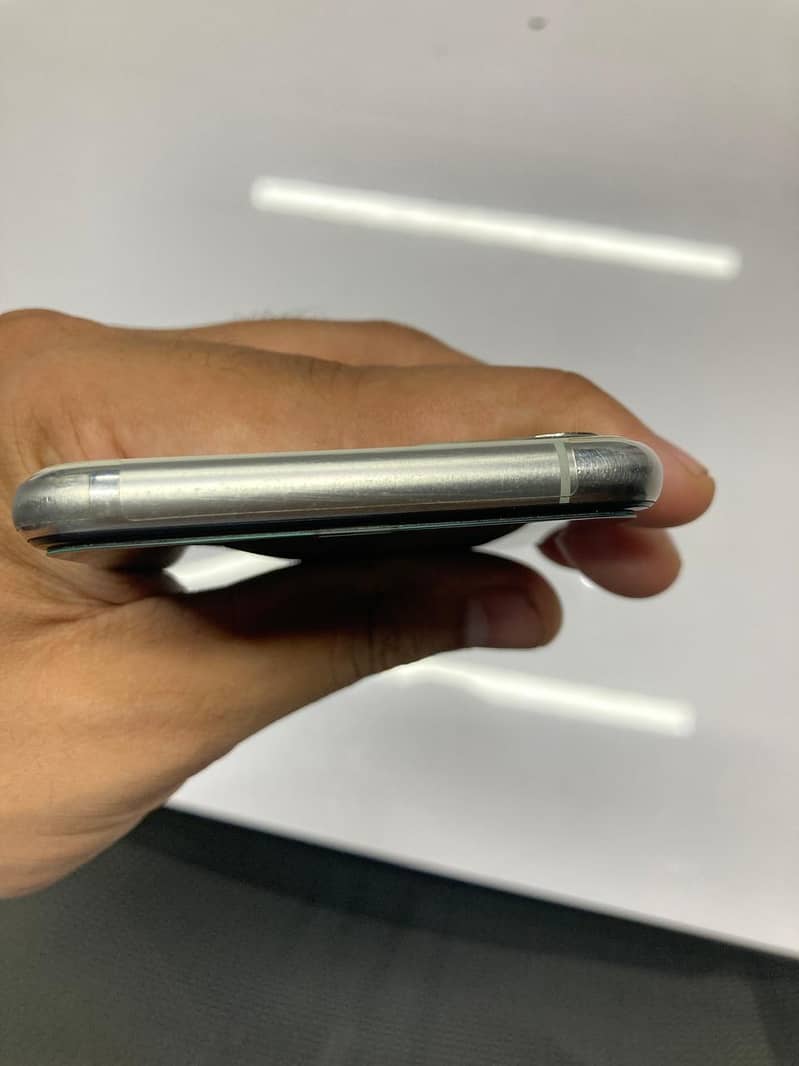 Apple iPhone 11 Pro 3