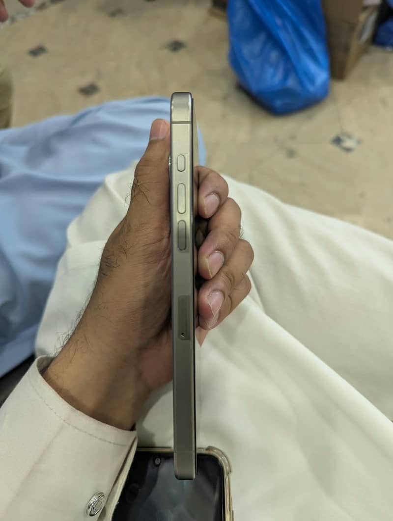 Apple iPhone 15 Pro Max 4