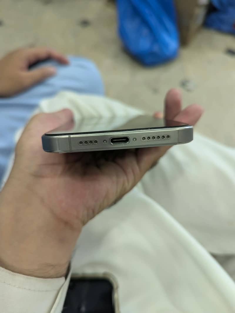 Apple iPhone 15 Pro Max 6