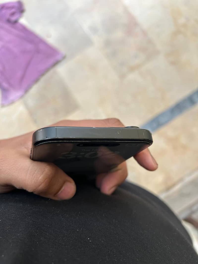 Apple iPhone 16 Pro Max 4
