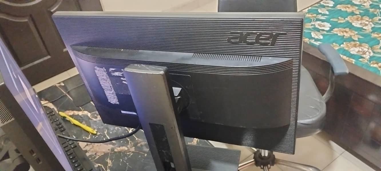 22 " LCD 1
