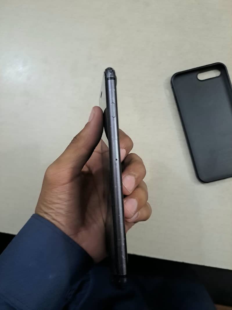 Apple iPhone 8 Plus 0