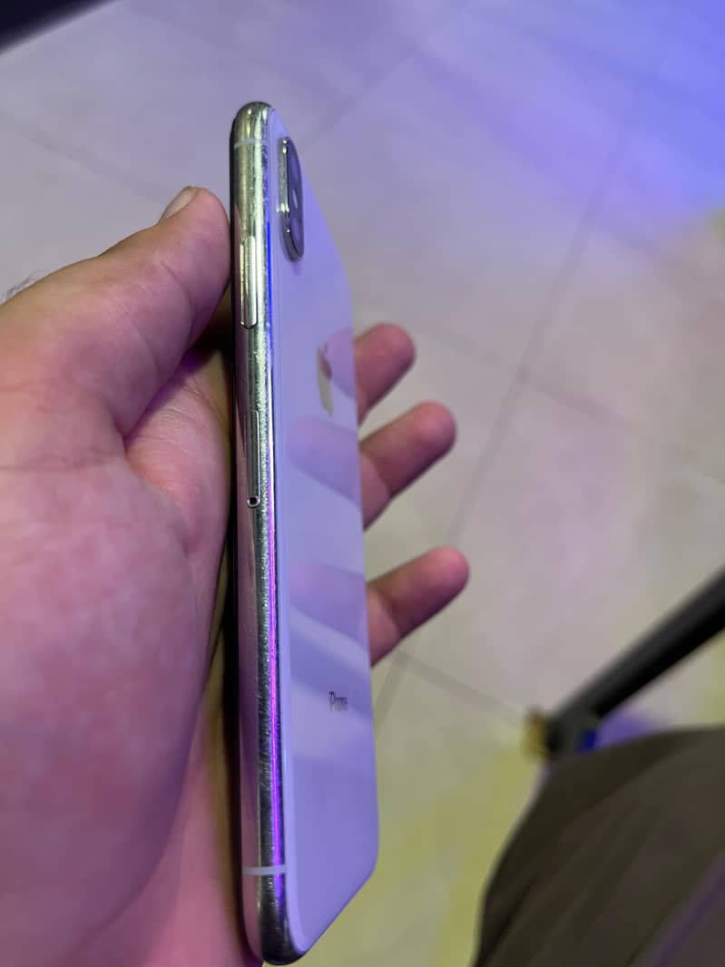Apple iPhone X 4