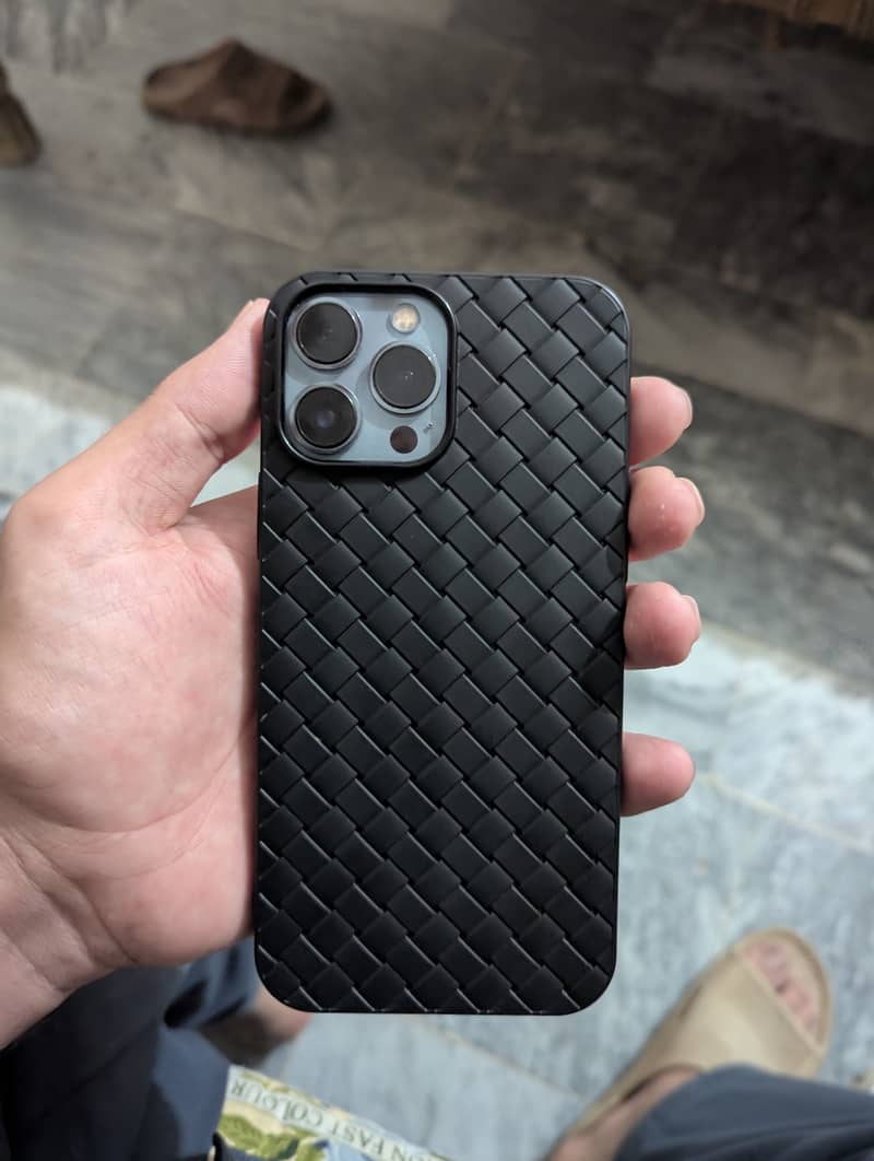 Apple iPhone 13 Pro Max 3